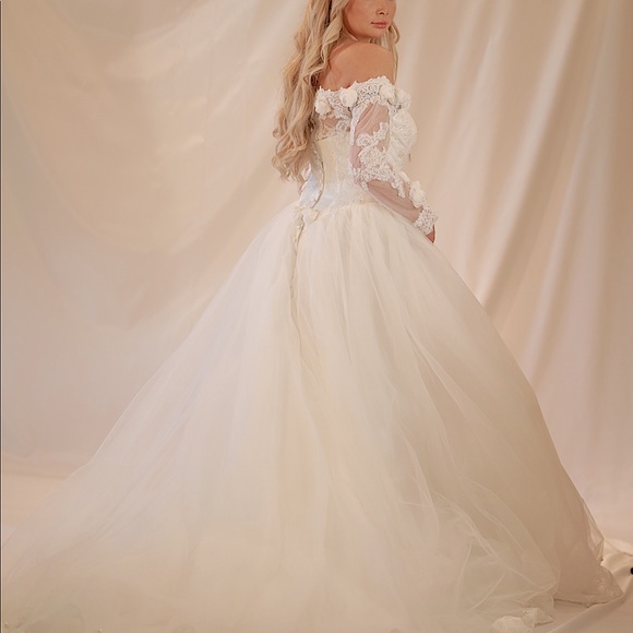 WEDDING DRESS 👗 - Picture 4 of 10